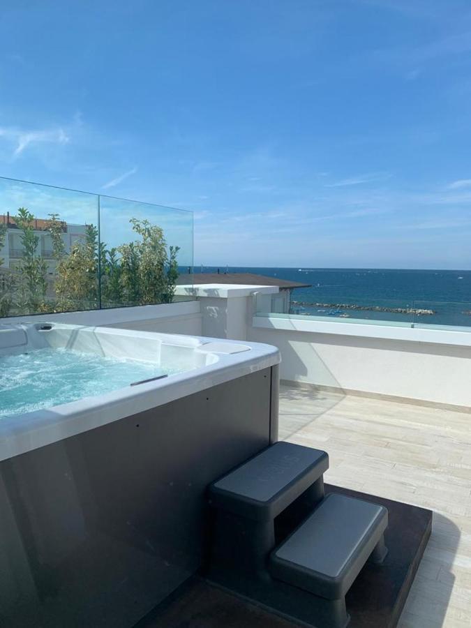 Hotel Trevi - Cattolica Family Resort Esterno foto