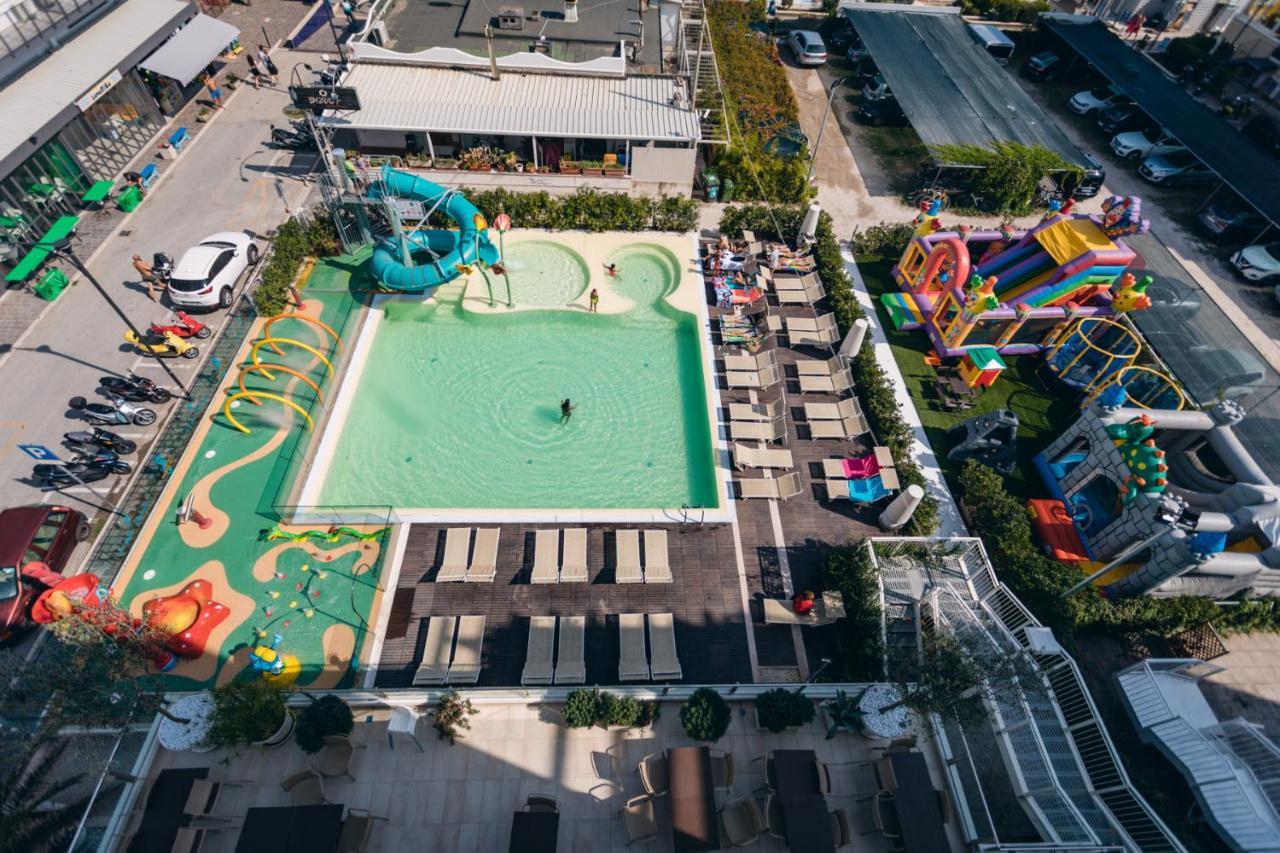 Hotel Trevi - Cattolica Family Resort Esterno foto