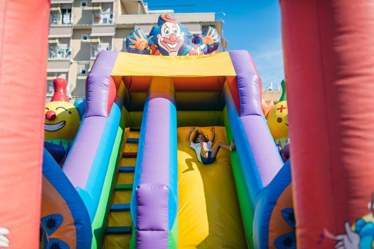 Hotel Trevi - Cattolica Family Resort Esterno foto