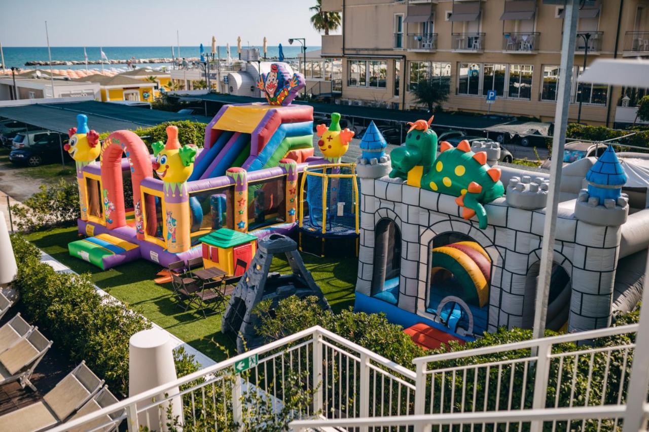 Hotel Trevi - Cattolica Family Resort Esterno foto