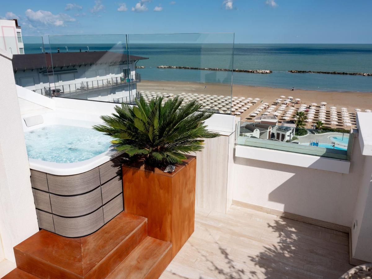 Hotel Trevi - Cattolica Family Resort Esterno foto