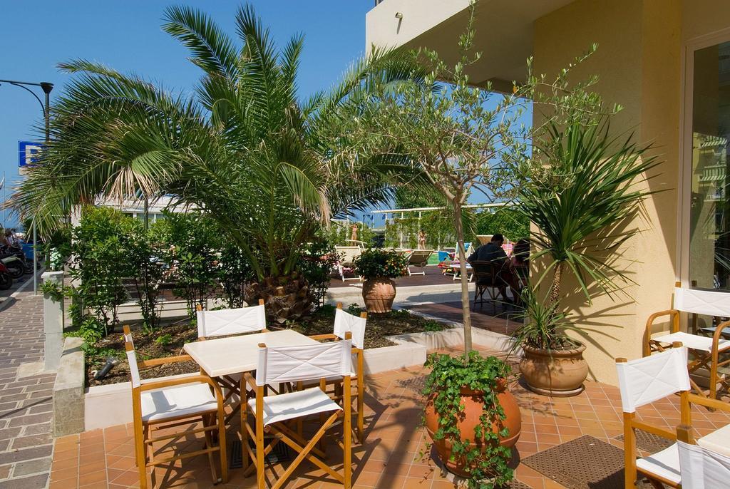 Hotel Trevi - Cattolica Family Resort Esterno foto