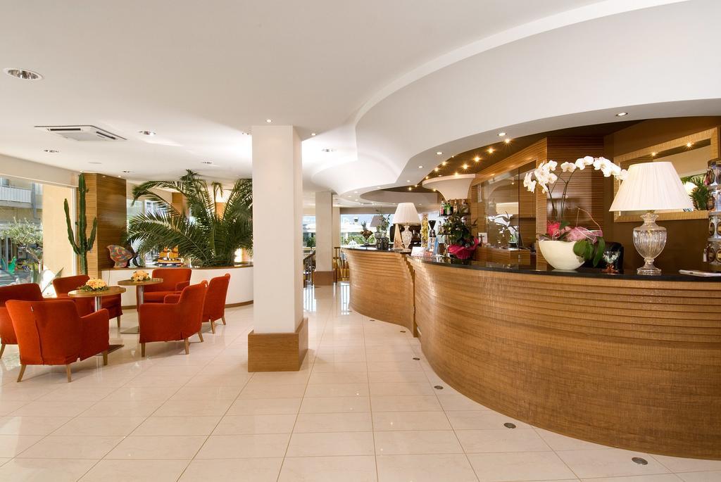 Hotel Trevi - Cattolica Family Resort Esterno foto