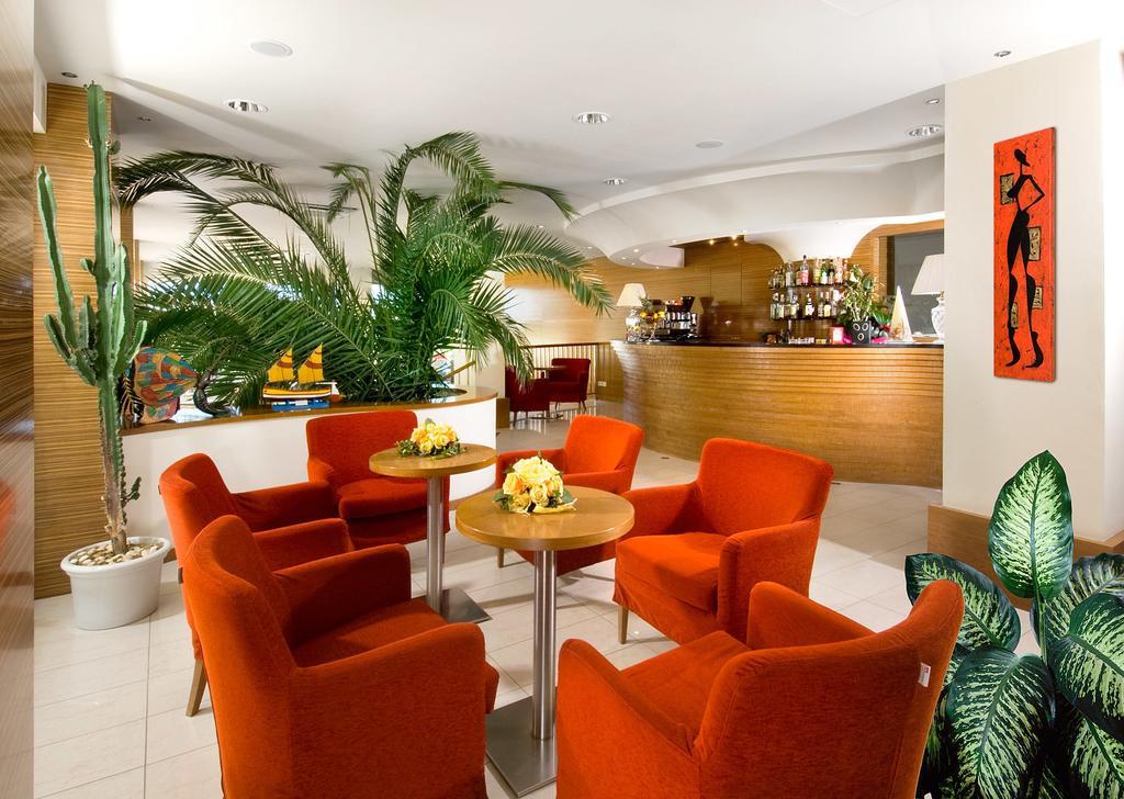 Hotel Trevi - Cattolica Family Resort Esterno foto