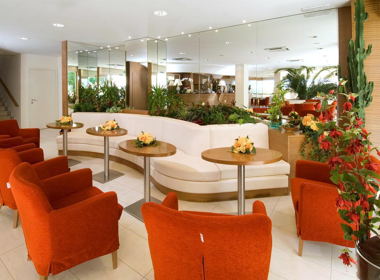 Hotel Trevi - Cattolica Family Resort Esterno foto